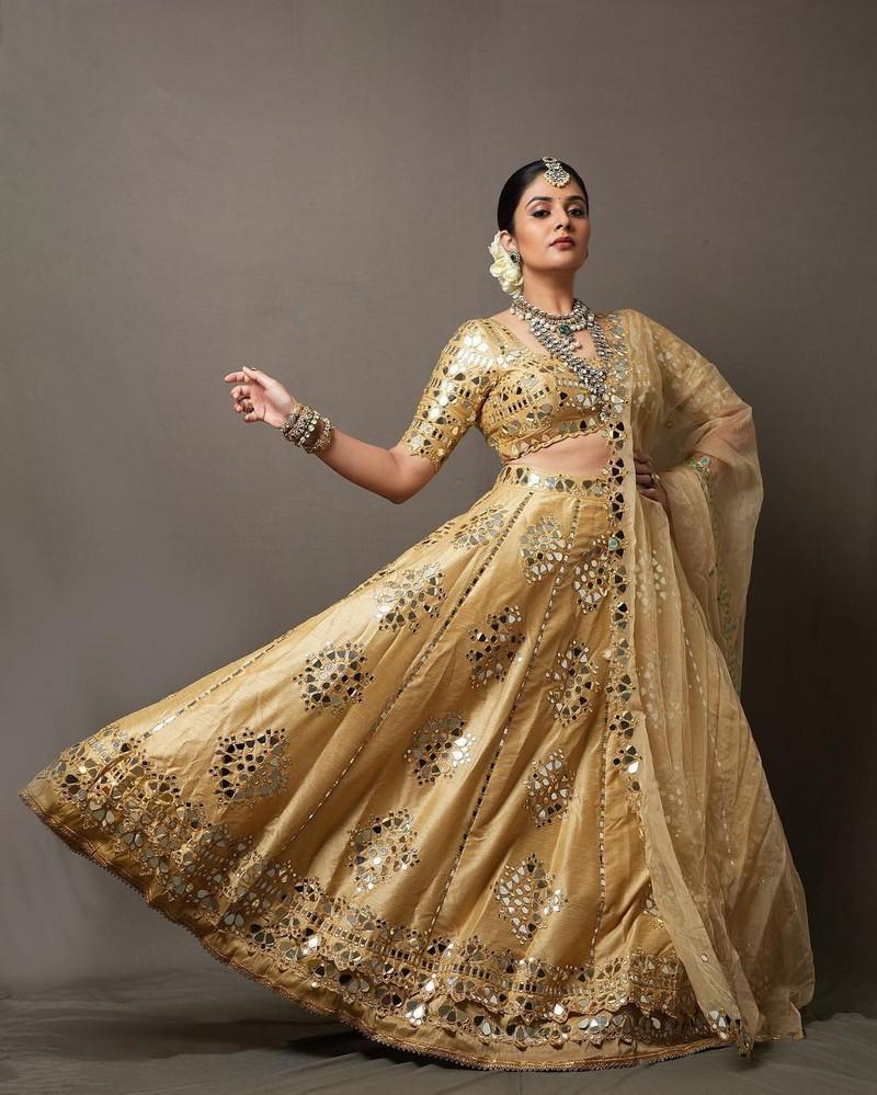Sreemukhi 6