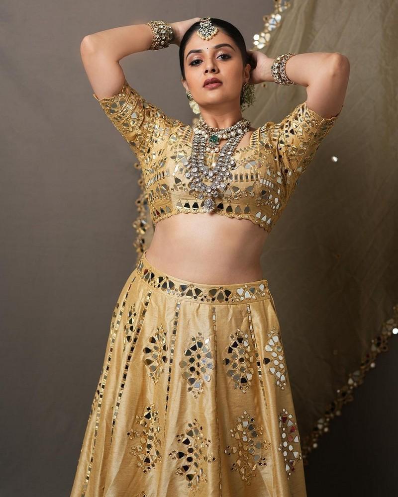 Sreemukhi 7