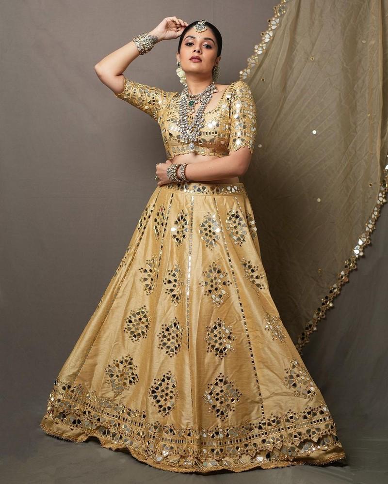 Sreemukhi 8