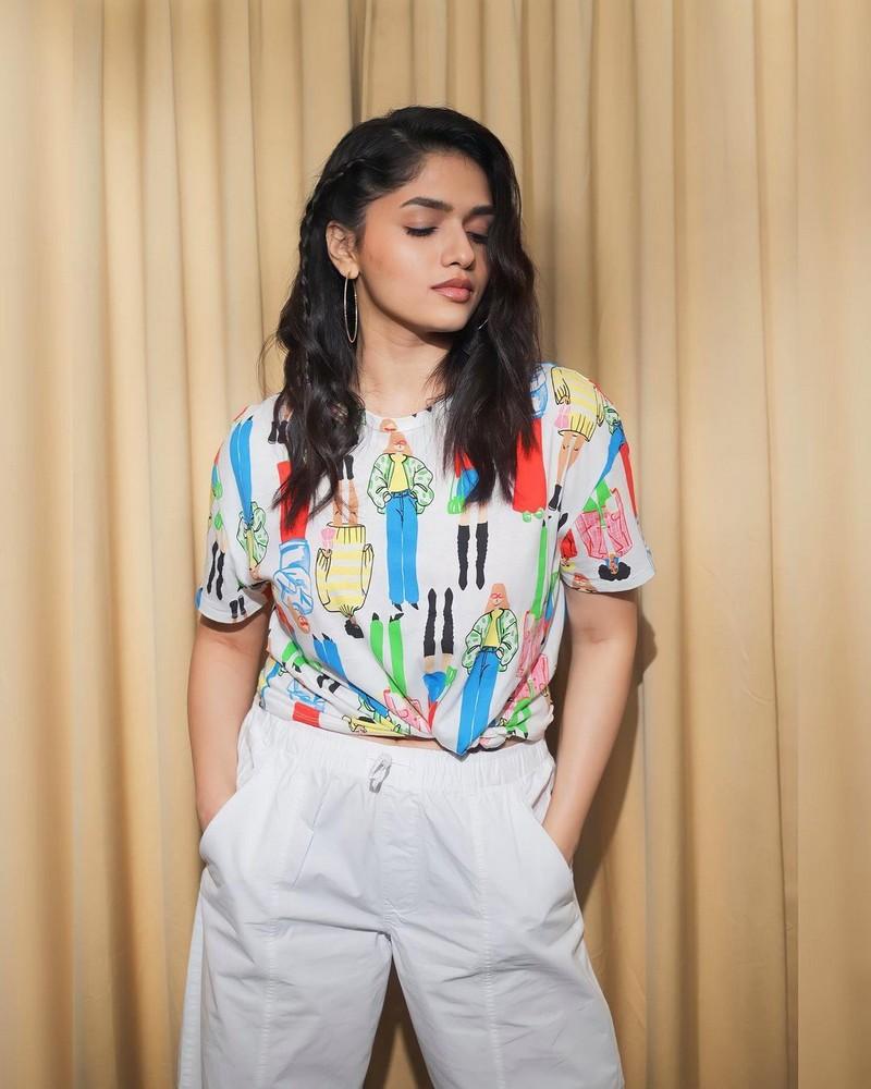 Sunainaa 10