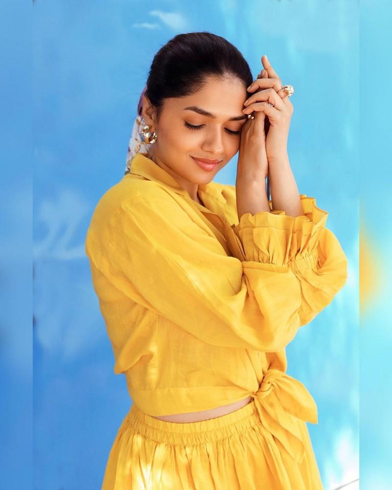 Sunainaa 3