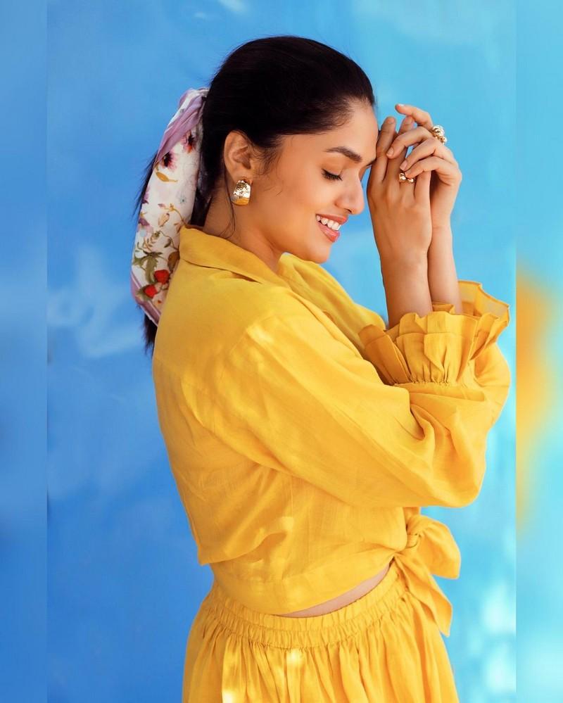 Sunainaa 4
