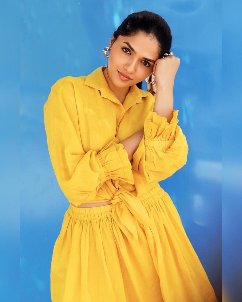 Sunainaa 6