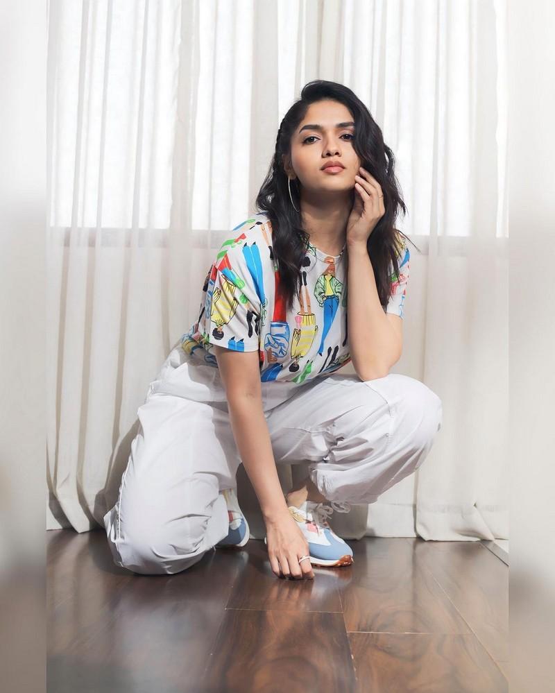 Sunainaa 8