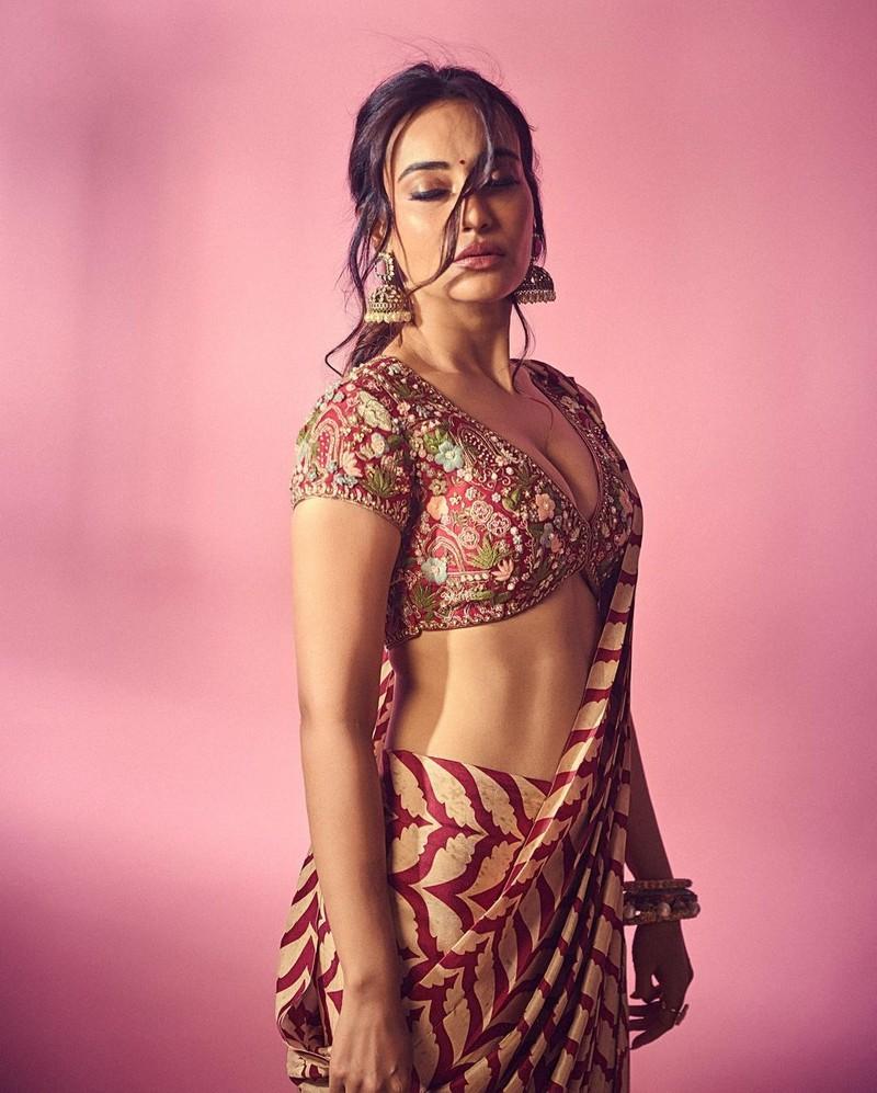 Surbhi Jyoti 1