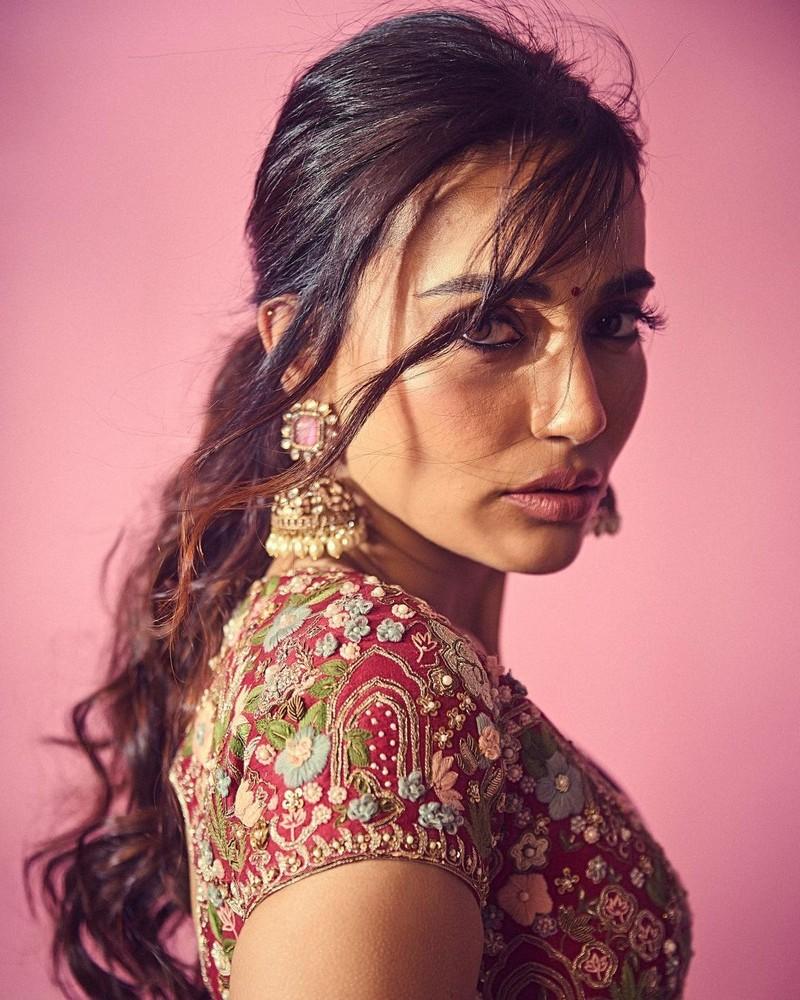 Surbhi Jyoti 6