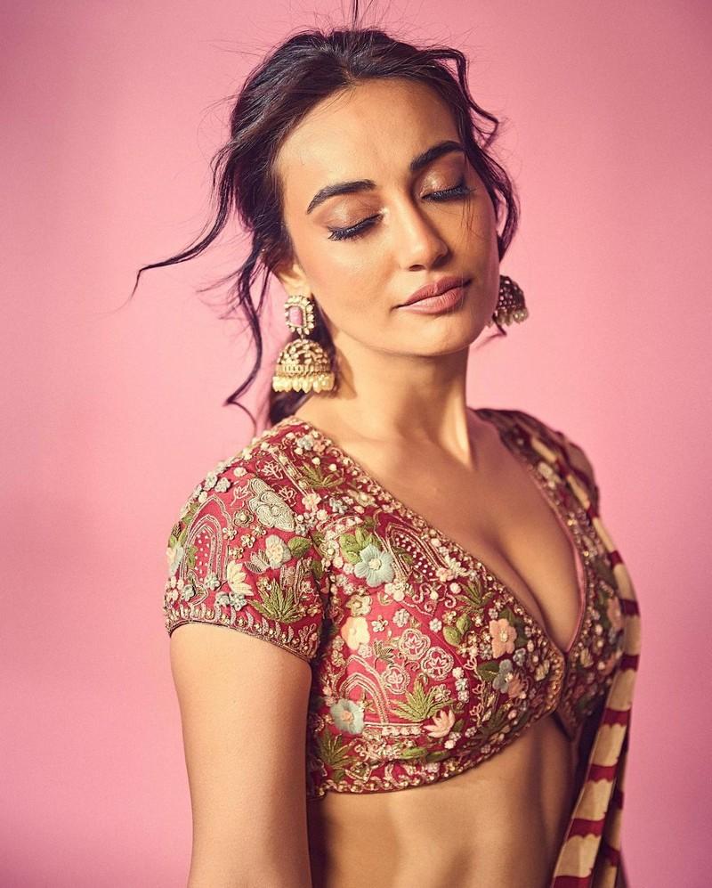 Surbhi Jyoti 7