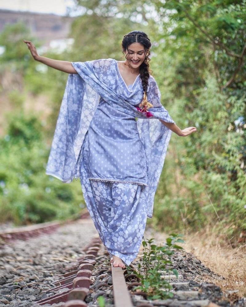 Amyra Dastur 2