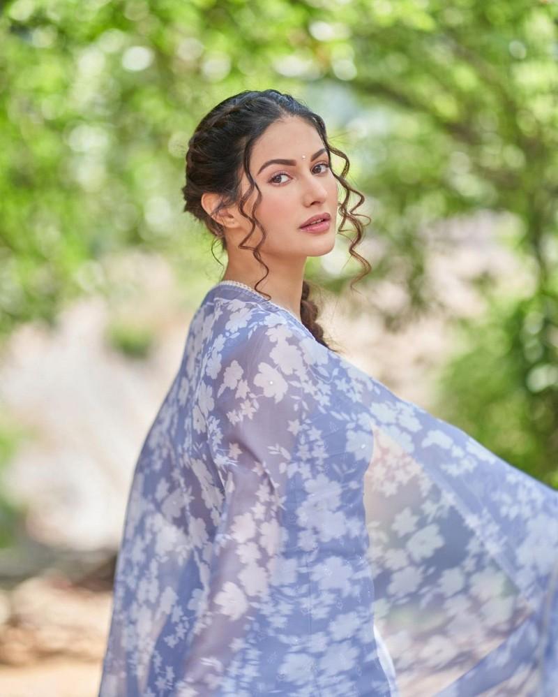 Amyra Dastur 8