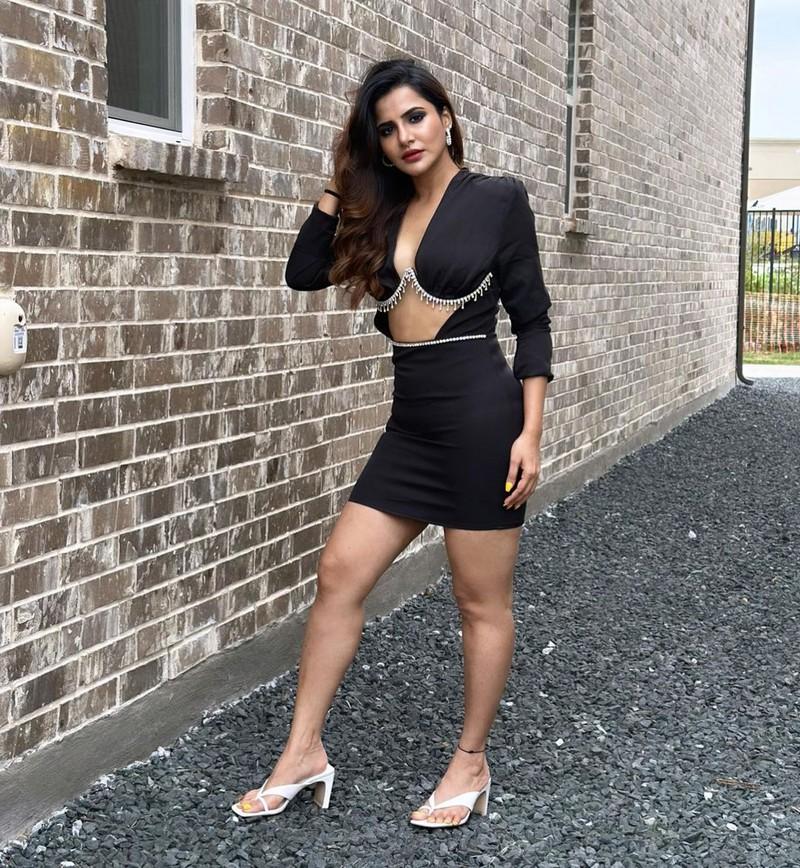 Ashu Reddy 11