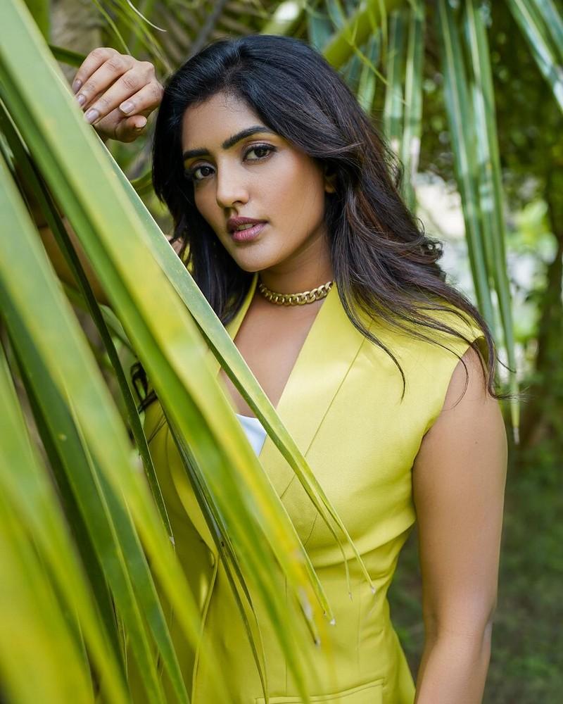Eesha Rebba 10