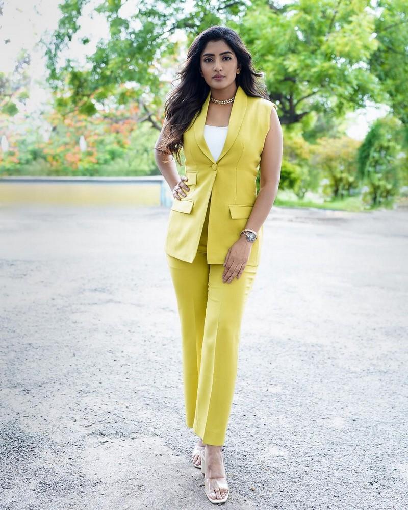 Eesha Rebba 4