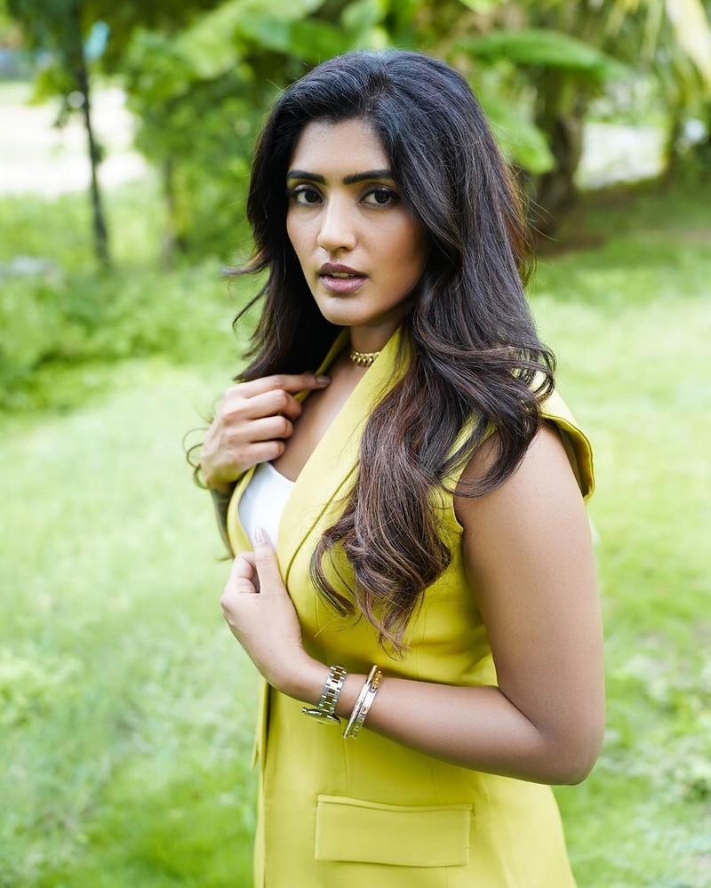 Eesha Rebba 7