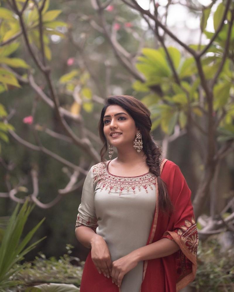 Eesha Rebba 1