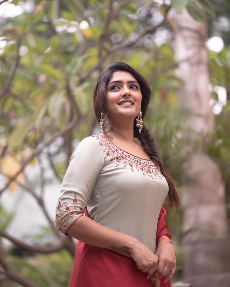 Eesha Rebba 3