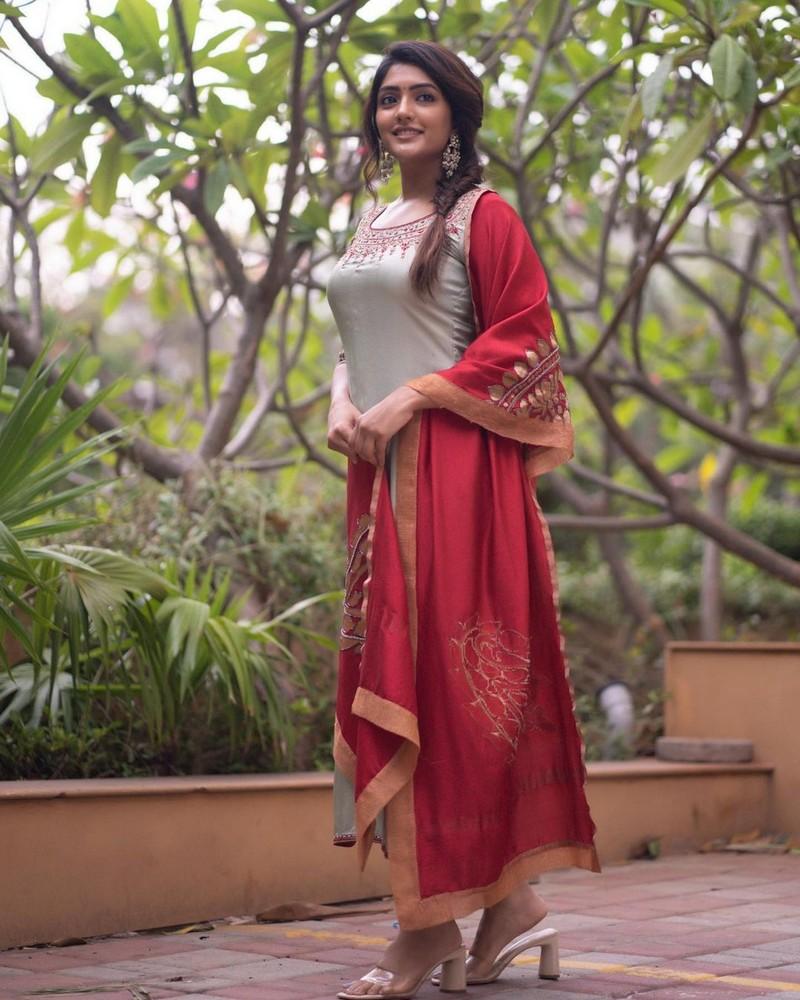 Eesha Rebba 4