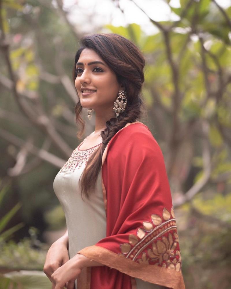 Eesha Rebba 5