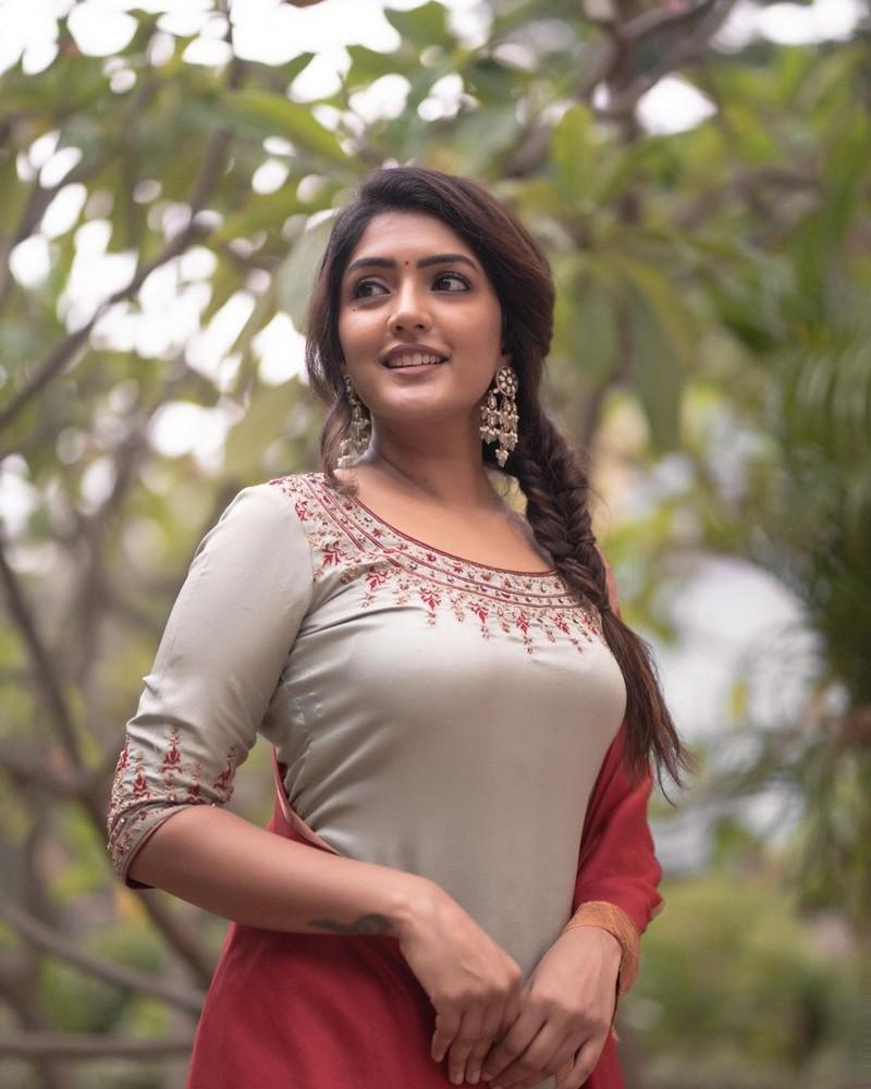Eesha Rebba 7