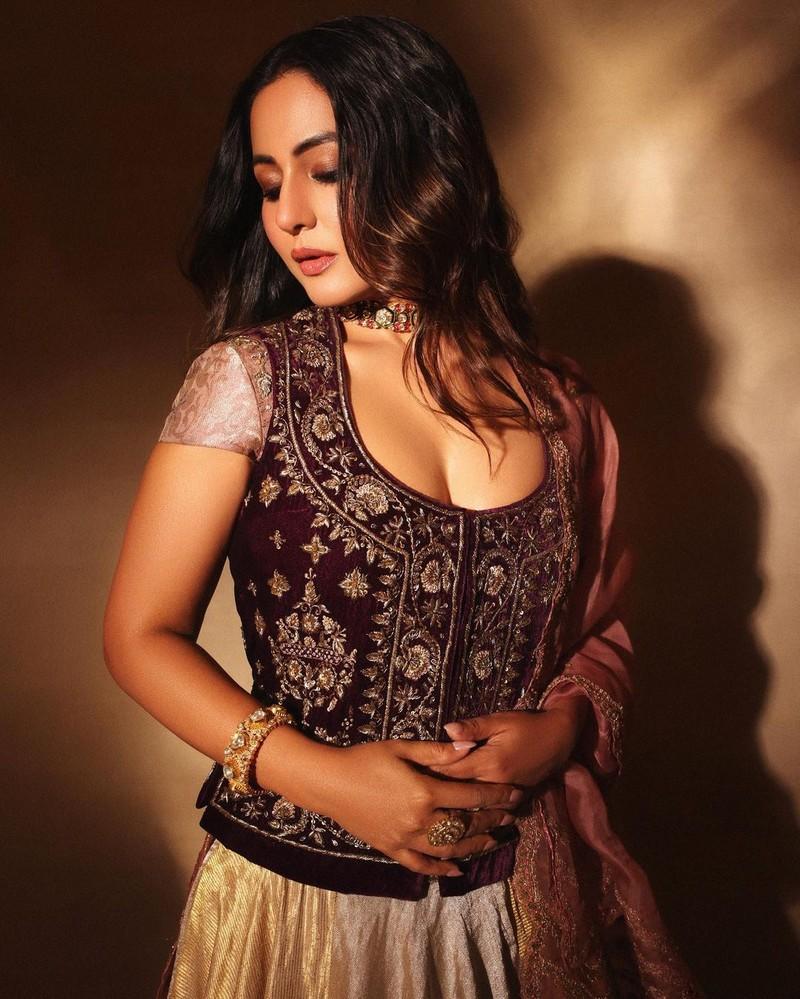 Hina Khan 15
