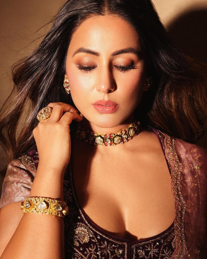 Hina Khan 16