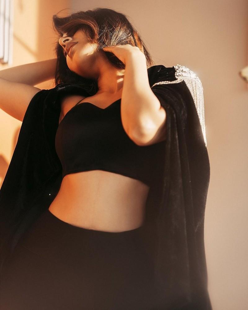 Iswarya Menon 11