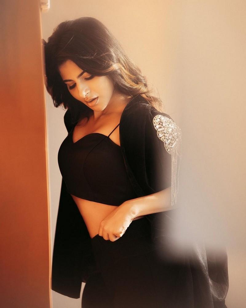 Iswarya Menon 12