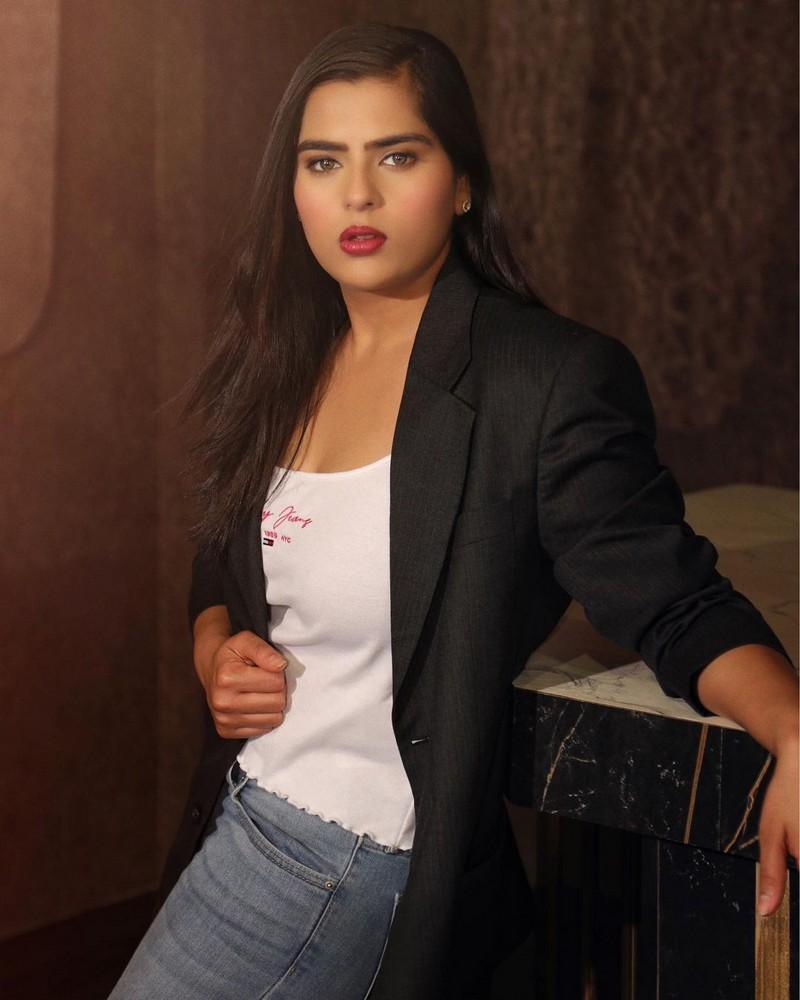 Kavya Kalyanram 11