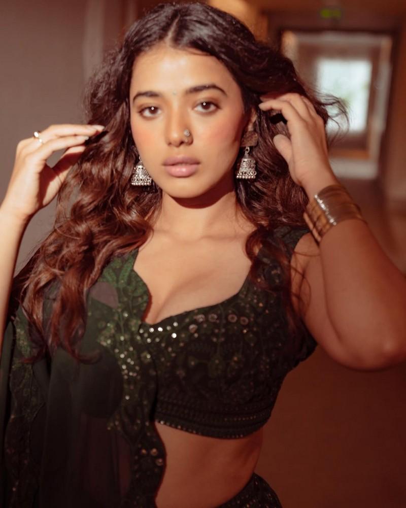 Ketika Sharma 6