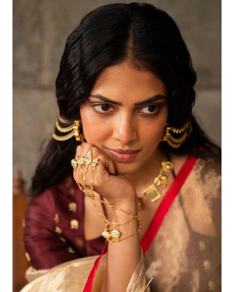 Malavika Mohanan 8