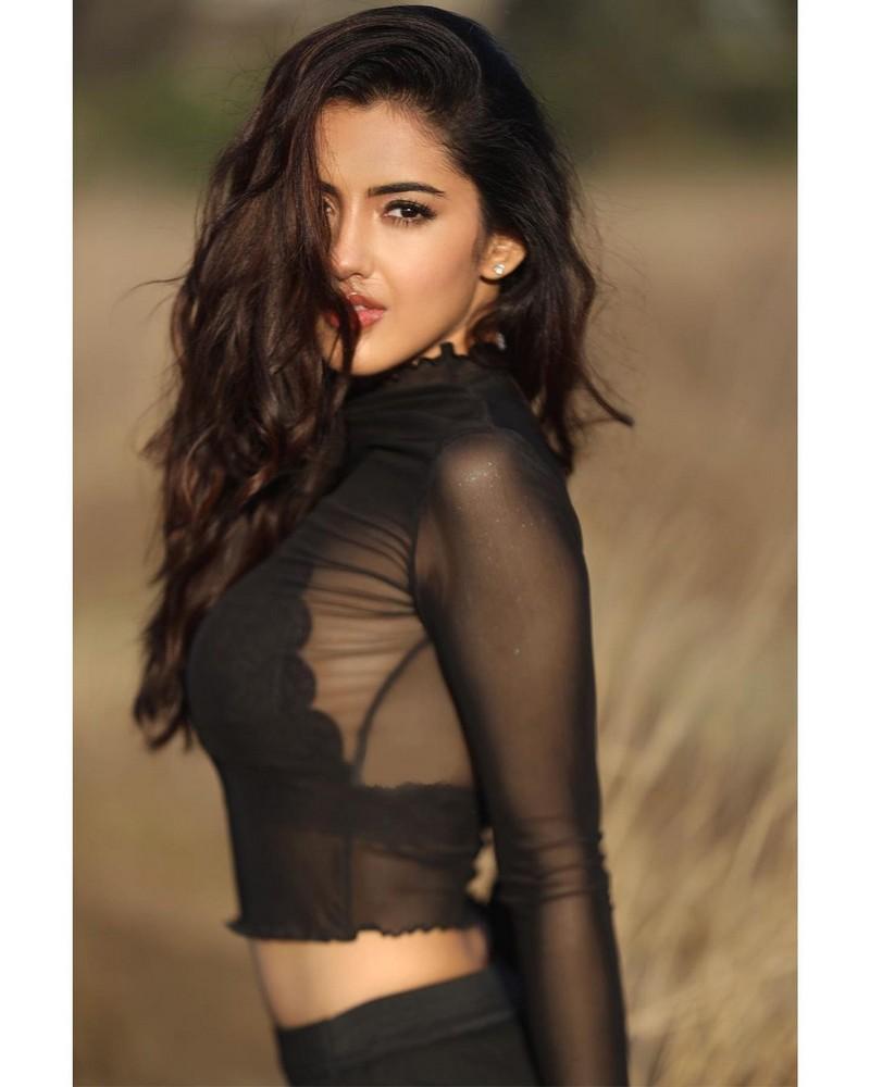 Malvika Sharma 3