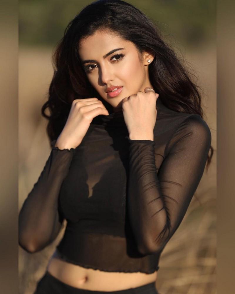 Malvika Sharma 5