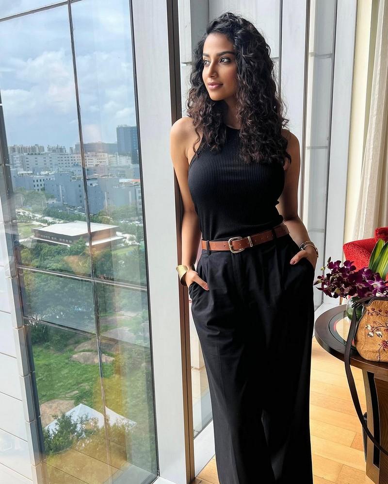 Meenakshii Chaudhary 2