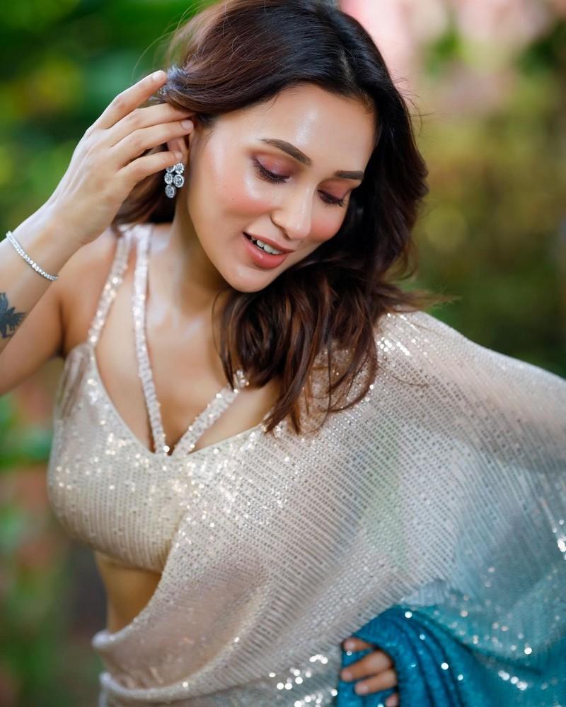 Mimi Chakraborty 8