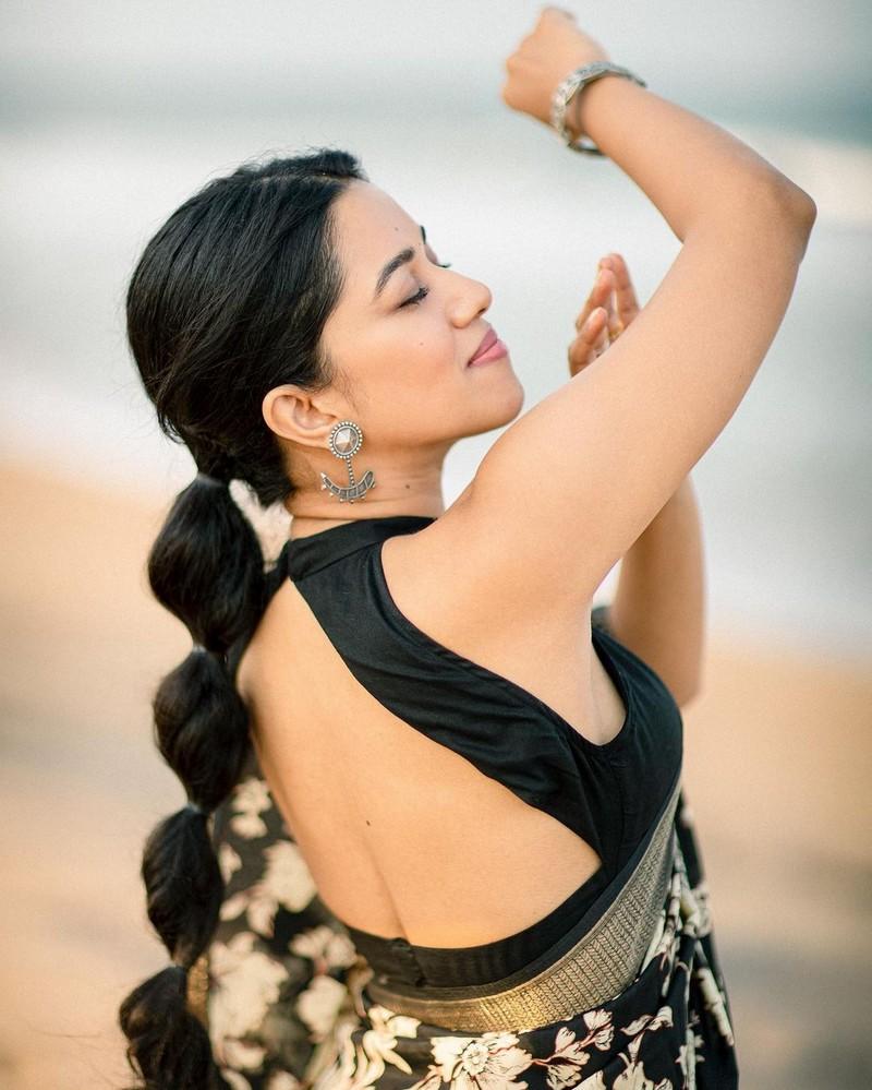 Mirnalini Ravi 2