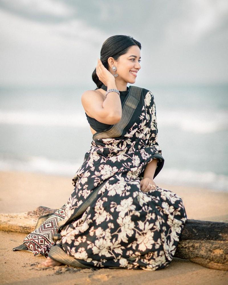 Mirnalini Ravi 3