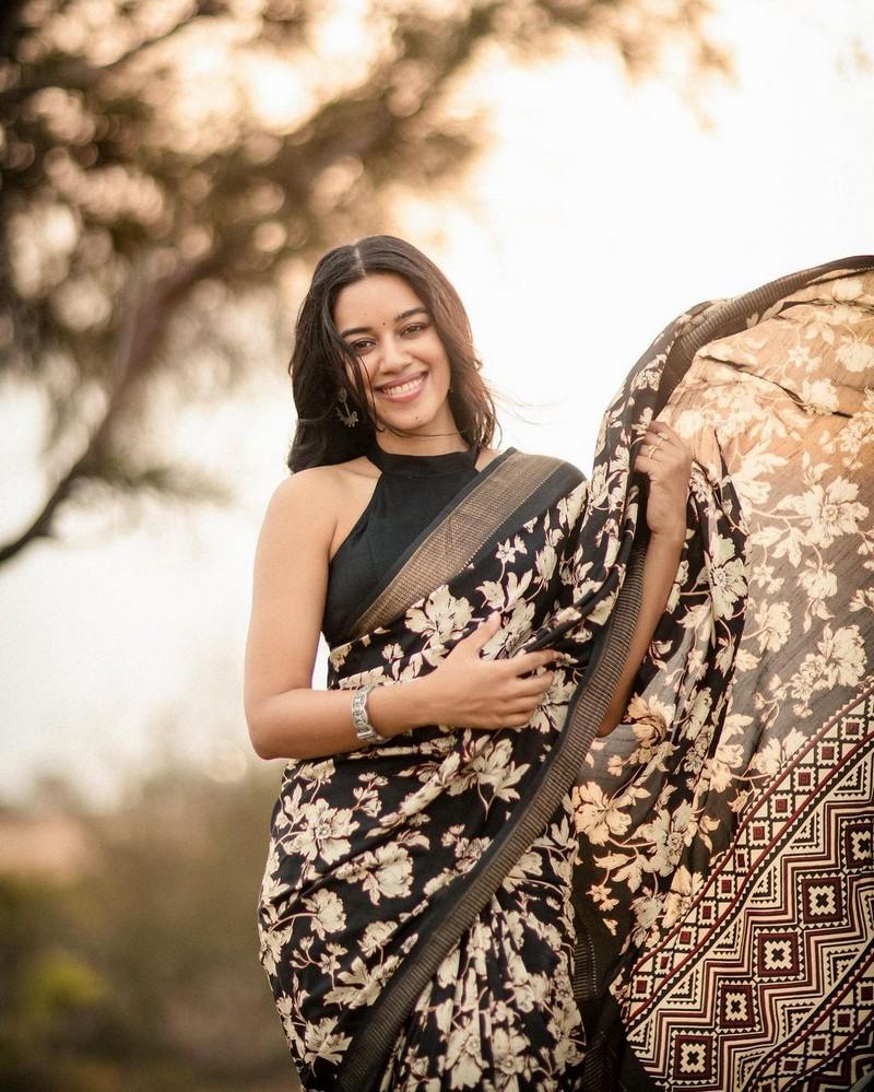 Mirnalini Ravi 5