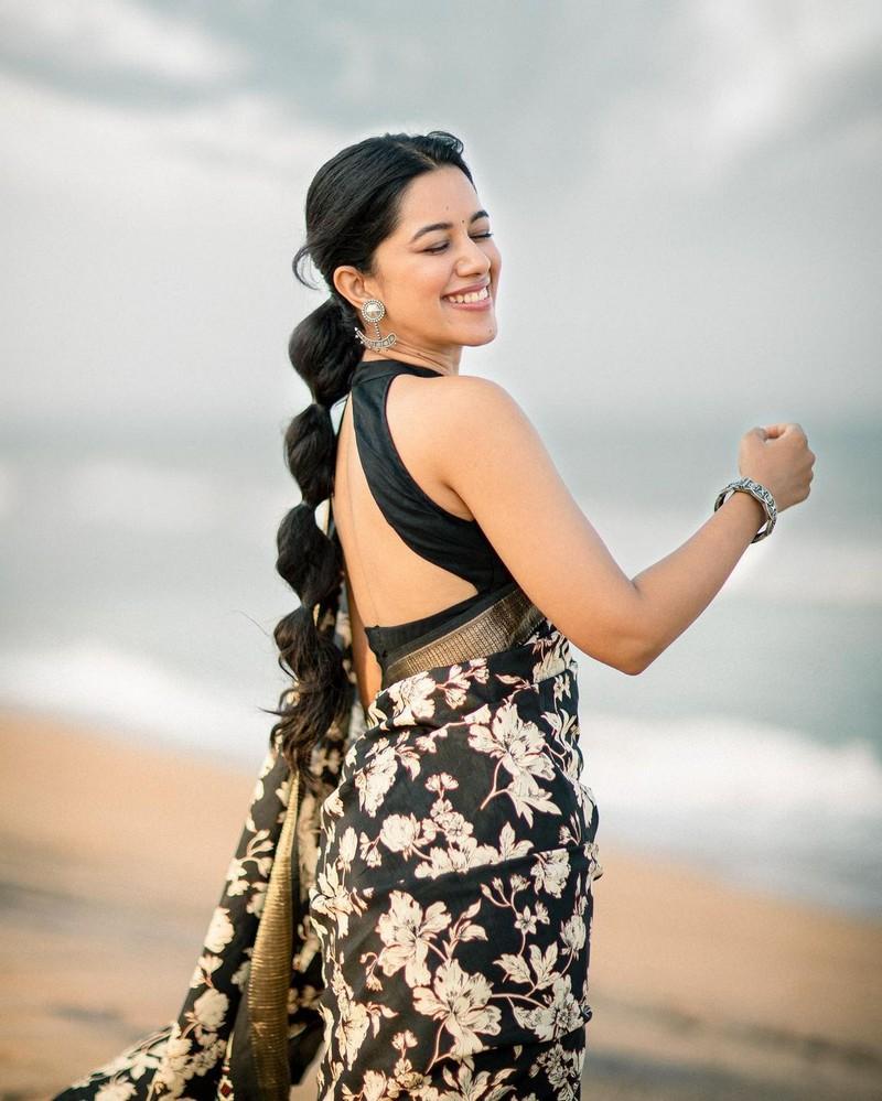 Mirnalini Ravi 6