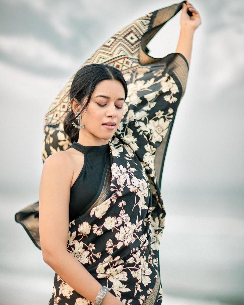 Mirnalini Ravi 7