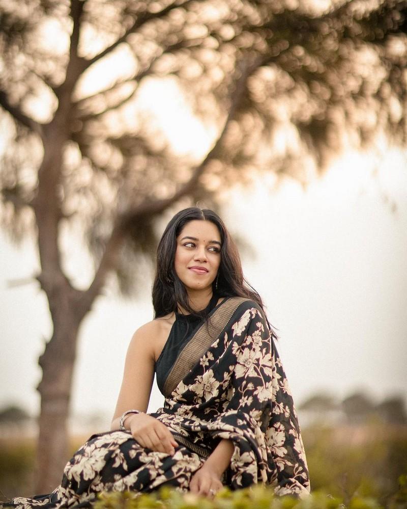Mirnalini Ravi 8