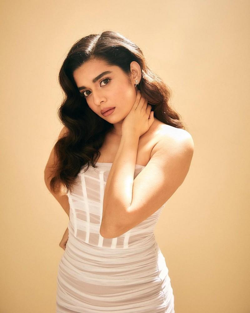 Mithila Palkar 14