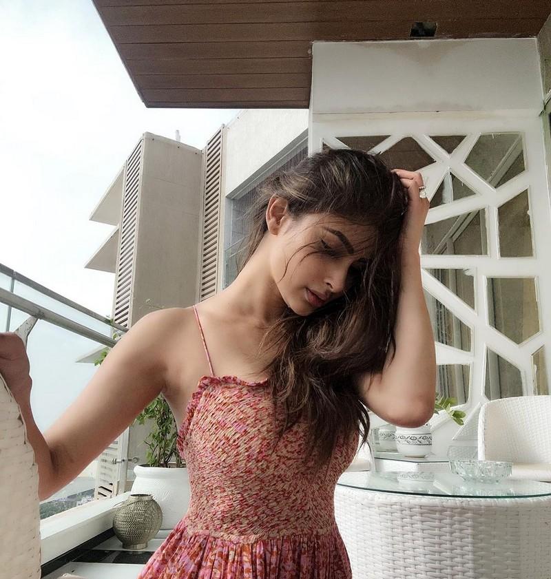 Mouni Roy 5