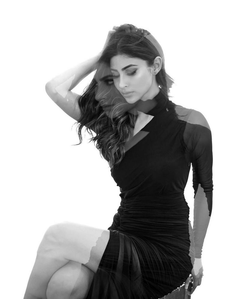 Mouni Roy 6