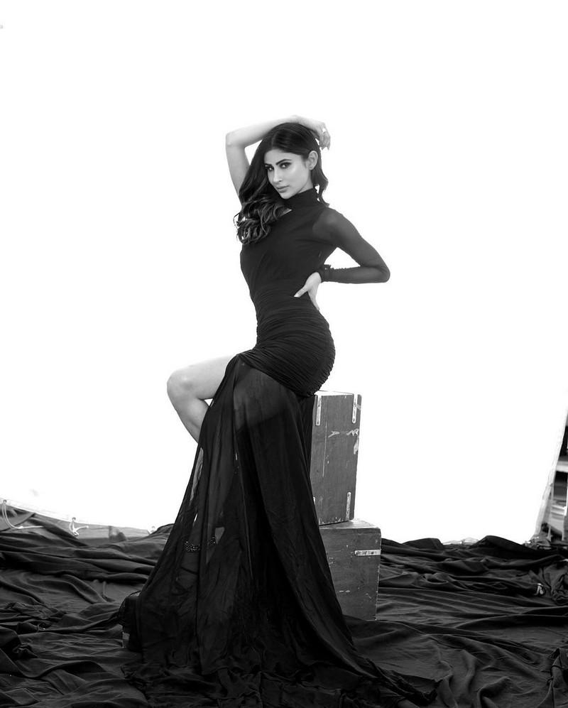 Mouni Roy 7