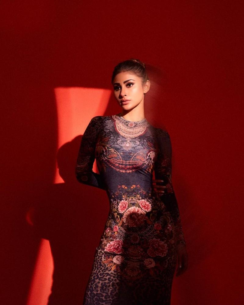 Mouni Roy 7