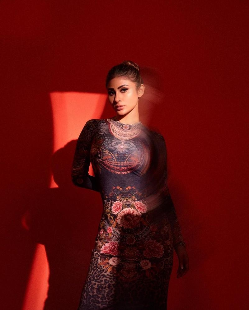 Mouni Roy 8