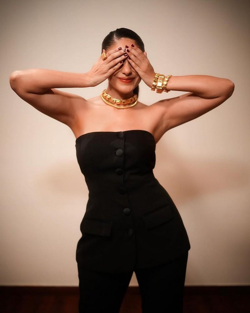 Mrunal Thakur 13