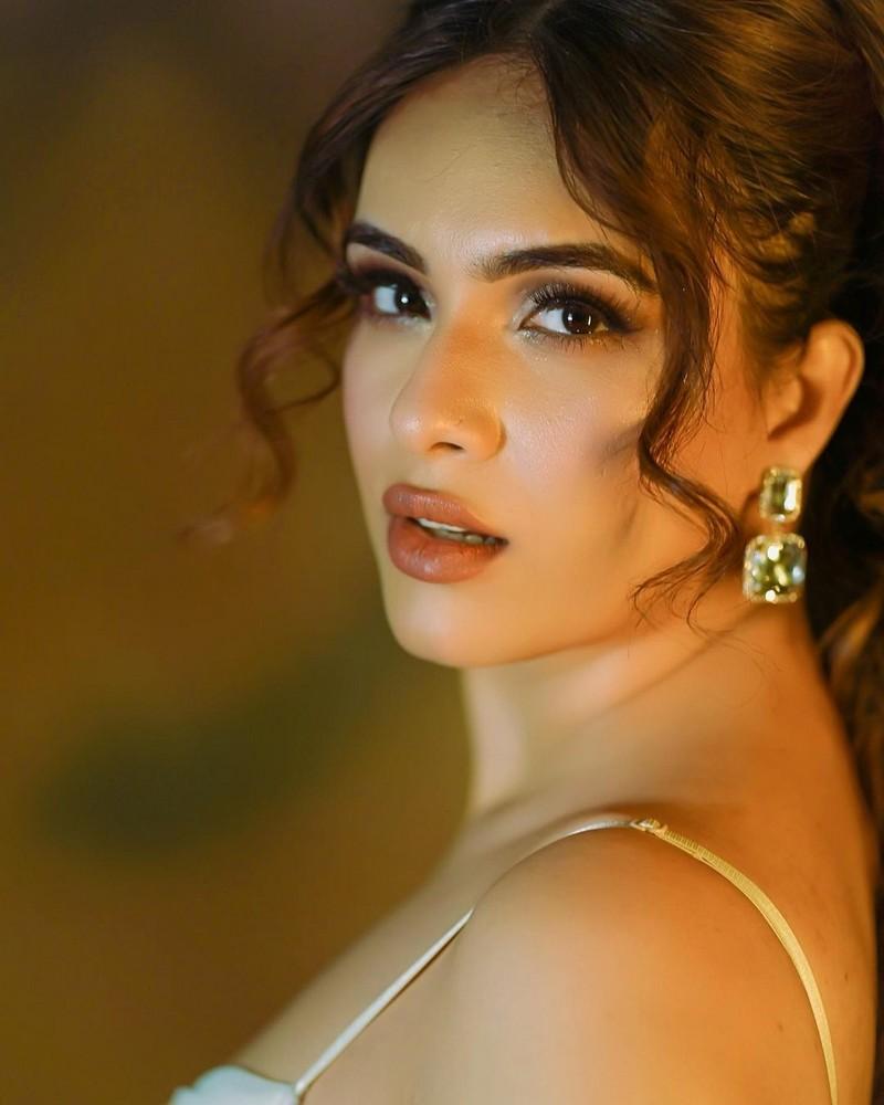 Nehhaa Malik 19