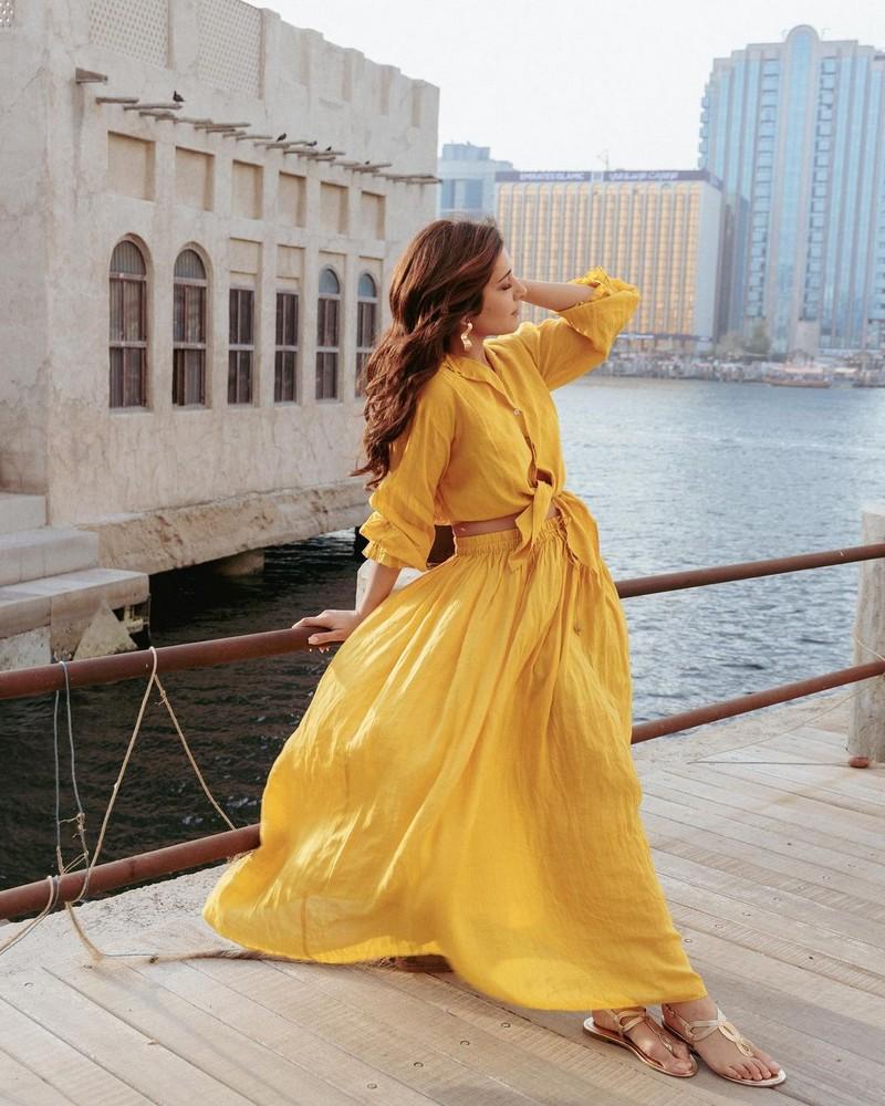 Raashii Khanna 10