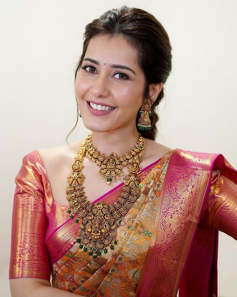 Raashii Khanna 2