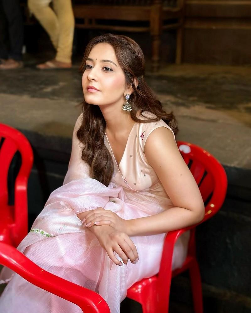 Raashii Khanna 13